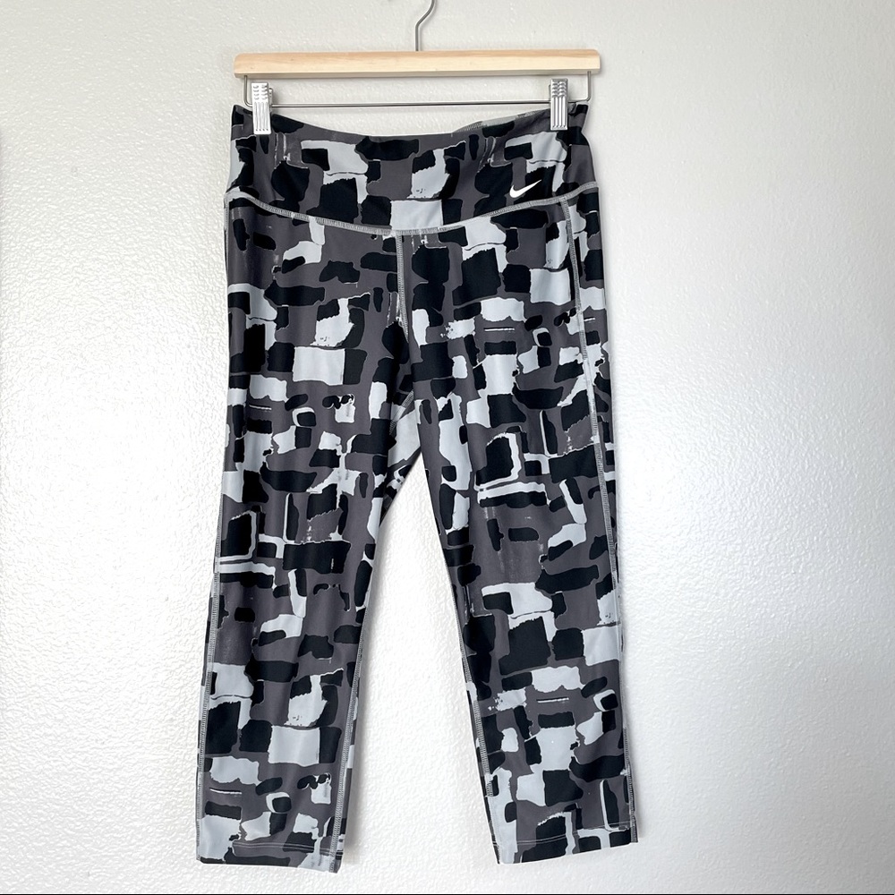 Nike Dri-Fit Black/Gray Leggings Crop/Capri Size Medium